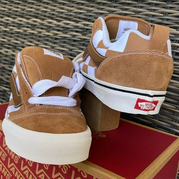 Vans Men’s Knu Skool Mega Check Brown
VN000CRPBRO
Sneakers - Picture 10 of 16